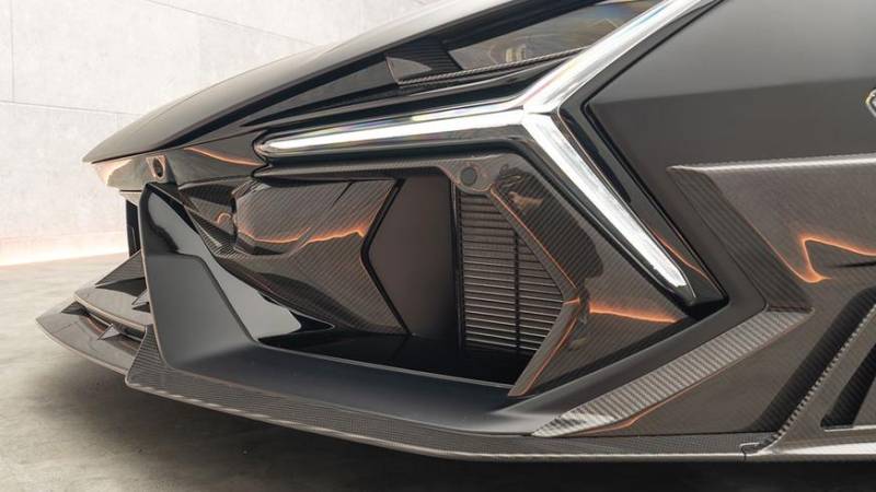 Плюс 55 сил и много карбона. В Mansory доработали Lamborghini Revuelto