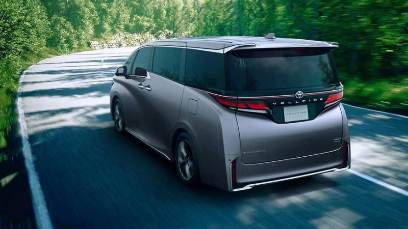 Toyota Alphard стал четырёхместным плагин-гибридом