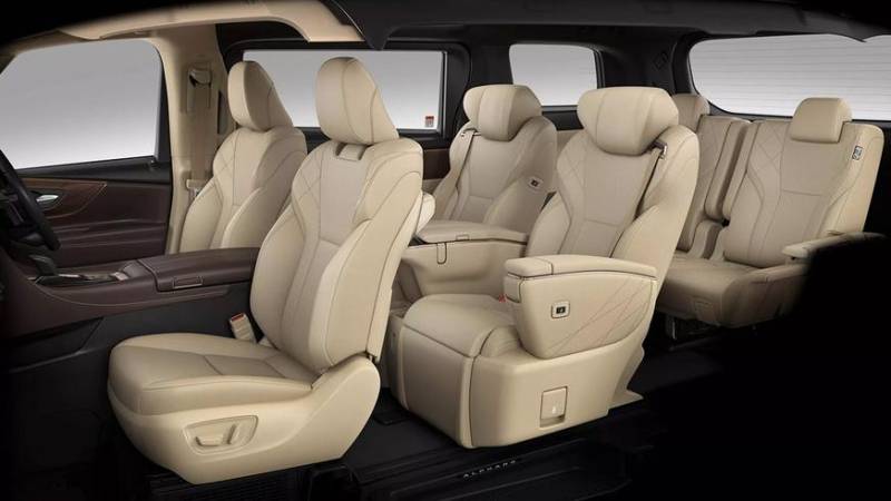 Toyota Alphard стал четырёхместным плагин-гибридом