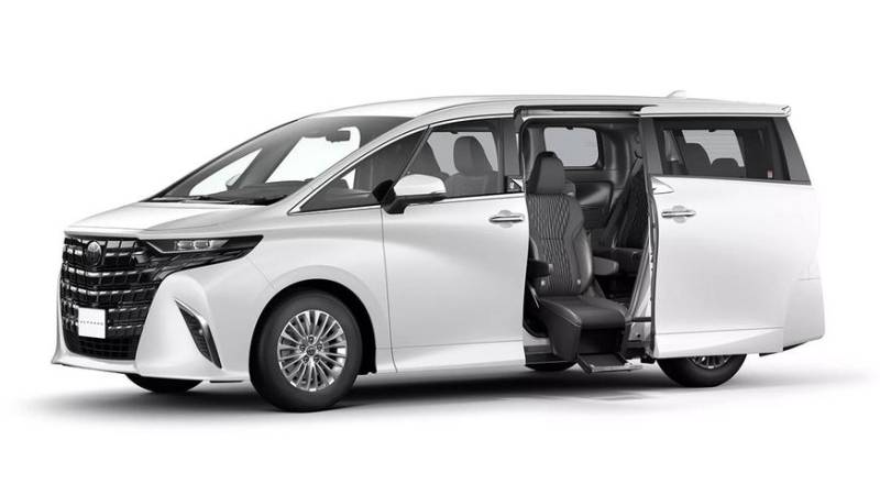 Toyota Alphard стал четырёхместным плагин-гибридом