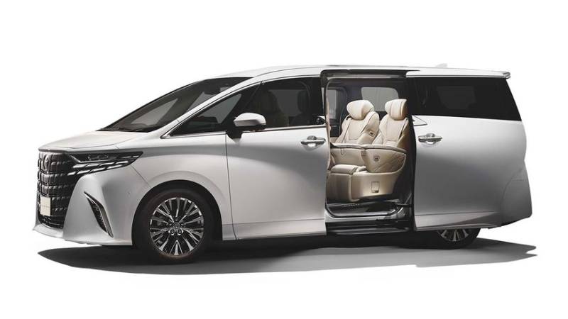 Toyota Alphard стал четырёхместным плагин-гибридом