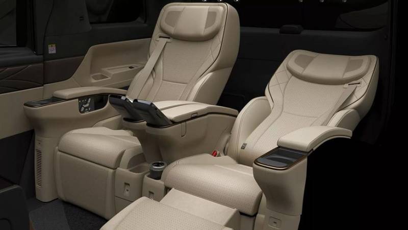 Toyota Alphard стал четырёхместным плагин-гибридом