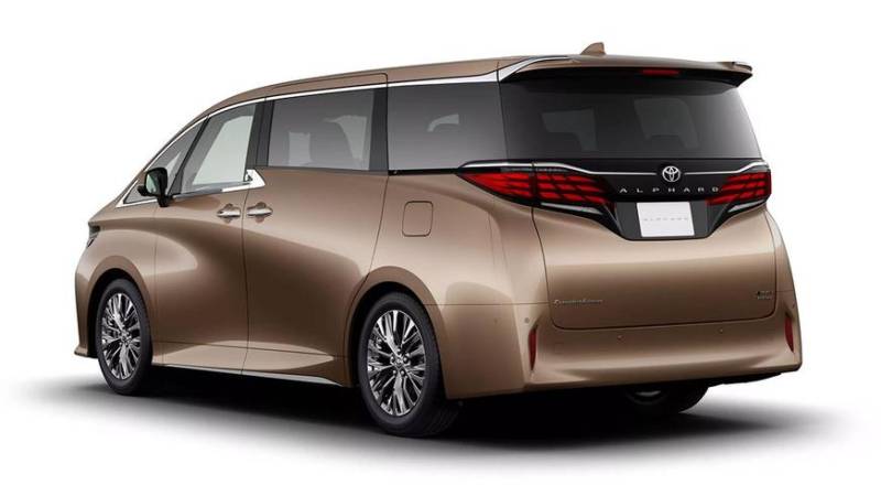 Toyota Alphard стал четырёхместным плагин-гибридом