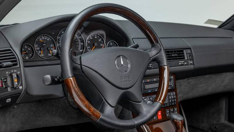 Практически новый Mercedes-Benz SL600 (R129) обнаружен в США