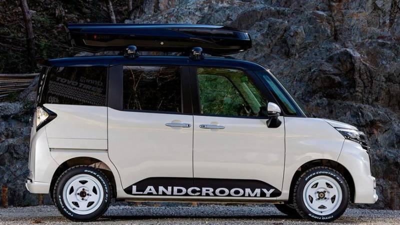 Toyota Roomy стилизовали под Land Cruiser