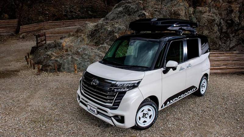 Toyota Roomy стилизовали под Land Cruiser