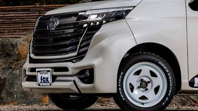 Toyota Roomy стилизовали под Land Cruiser